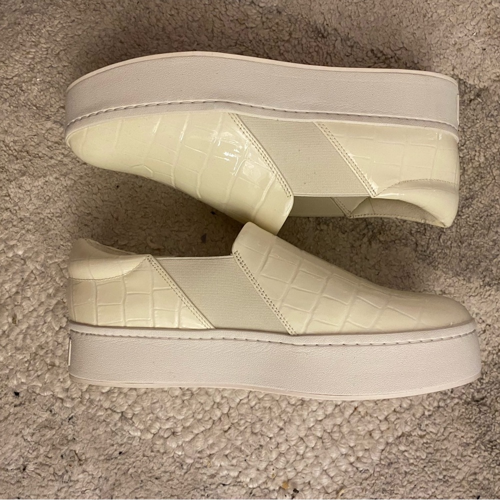 VINCE slip on’s